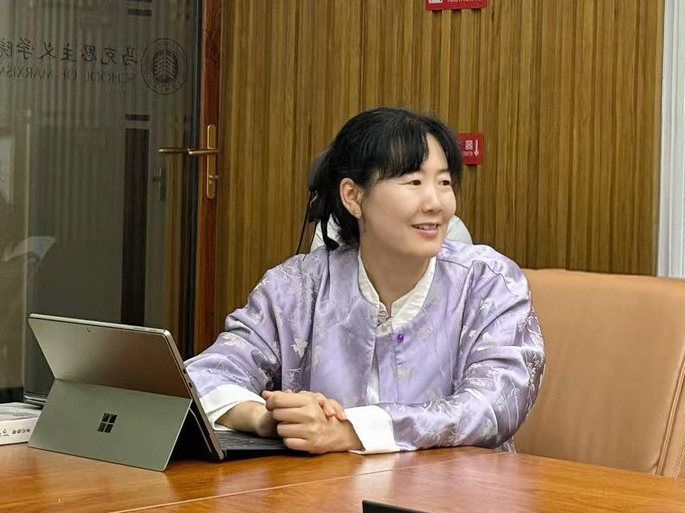 3 陈红娟老师讲授党课.jpg